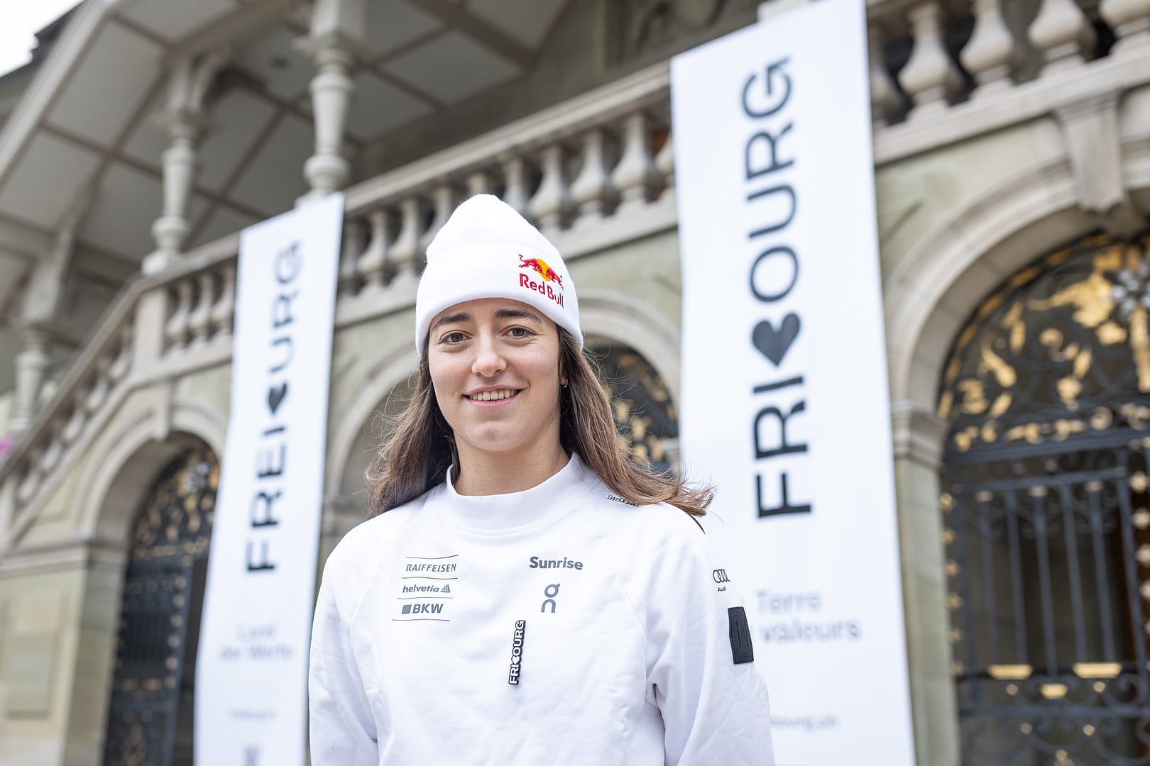 La skieuse Freestyle Mathilde Gremaud pour la campagne de l'état de Fribourg
