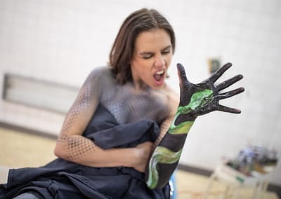 MEDUSA by STEMUTZ - Making-Of - Nina Burri backstage